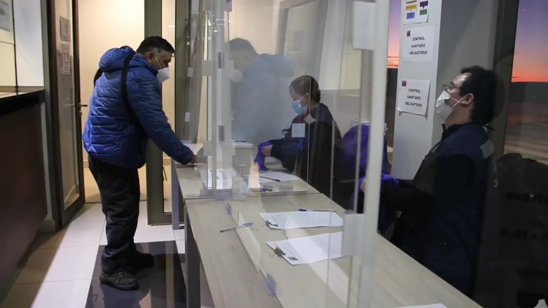 Denuncian ataque xenófobo contra funcionaria de salud en paso fronterizo de Coyhaique