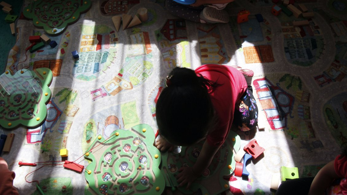 Puerto Aysén: Educadora de párvulo que maltrató a cuatro niños quedó en libertad