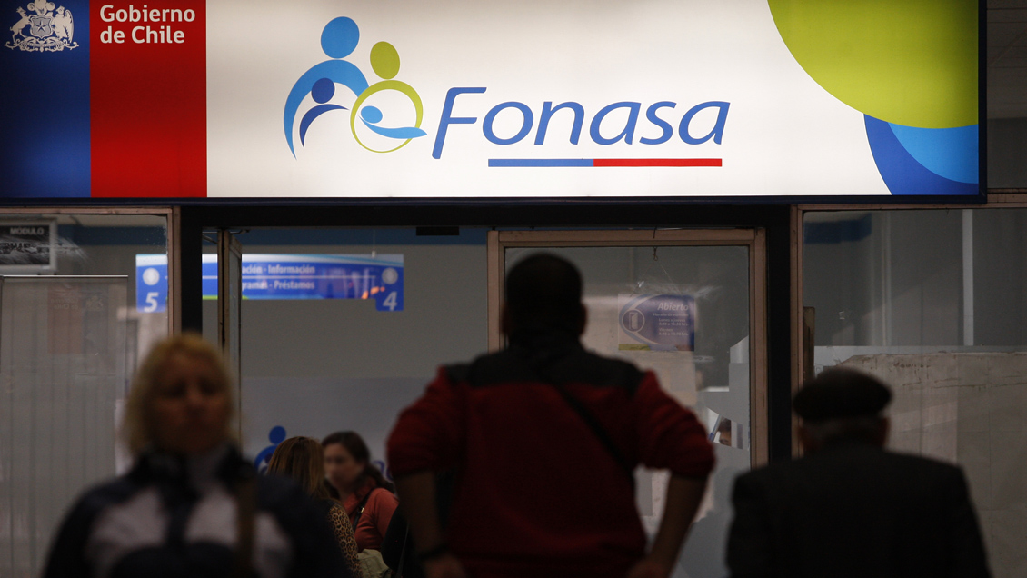 Fonasa licitará parte de su lista de espera de más de 254.000 pacientes