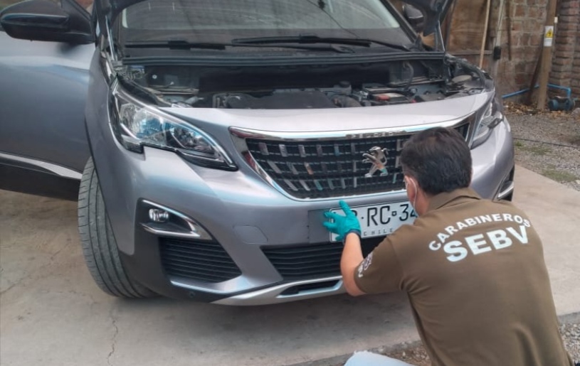 Detectan tres autos robados y con patentes clonadas en automotora de Requínoa