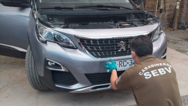 Detectan tres autos robados y con patentes clonadas en automotora de Requínoa