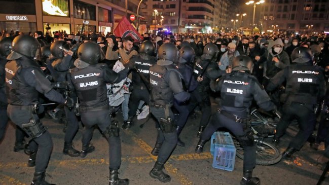 El encarcelamiento de un rapero enciende la calle y la política en España