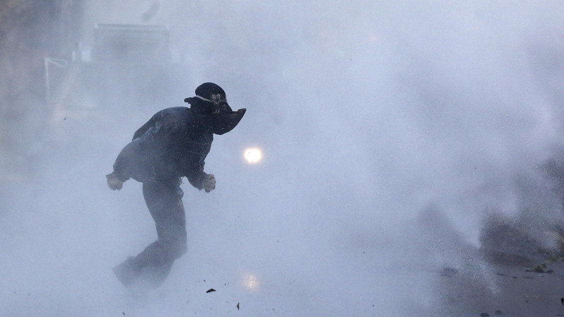 Cortes y desvíos de tránsito en Alameda y Providencia por incidentes en Baquedano