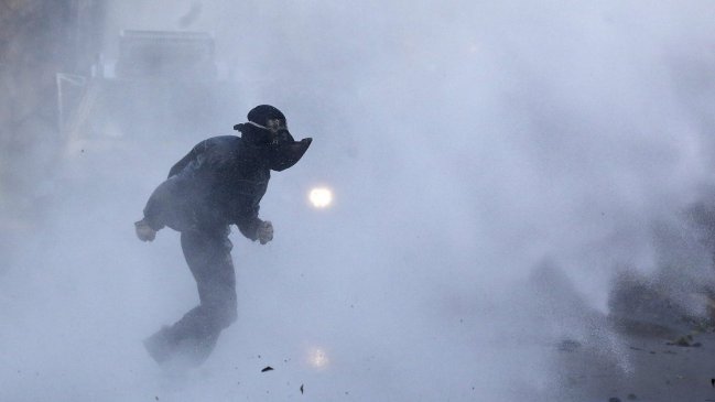 Cortes y desvíos de tránsito en Alameda y Providencia por incidentes en Baquedano