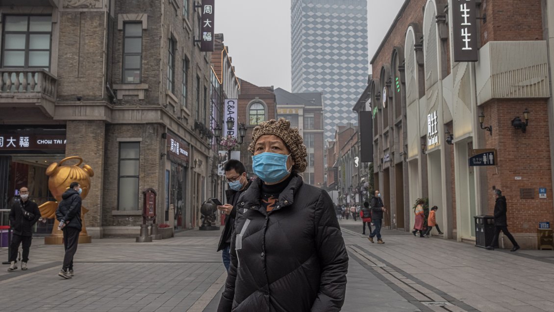Médico de Wuhan: El virus se atajó con mascarillas, test y cuarentenas