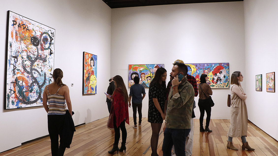 Autoridades culturales de México promueven e invitan a ver exposición de Mon Laferte