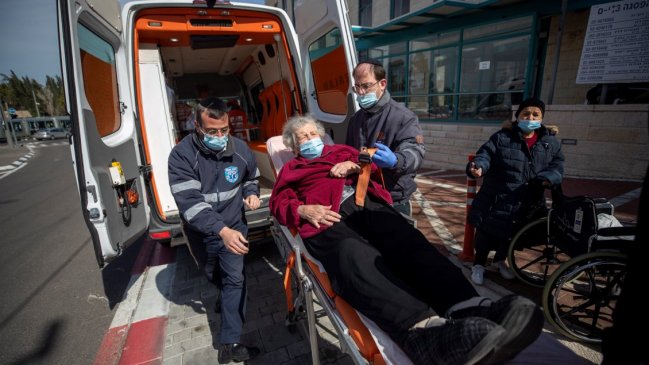 Ningún sobreviviente del Holocausto se quedará sin vacuna, dicen en Israel