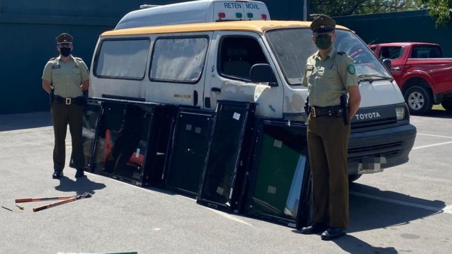 Dos hombres fueron detenidos tras robar 21 ventanales metálicos en Casablanca