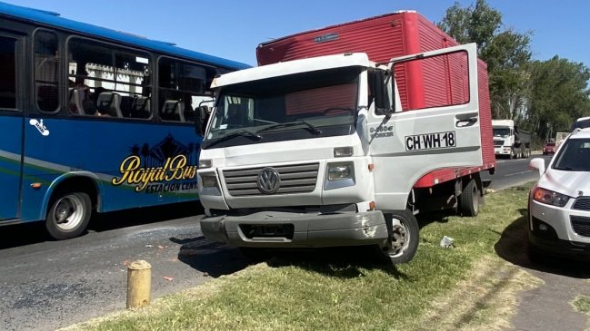 Robo de un camión de retail terminó en colisión múltiple en Quilicura