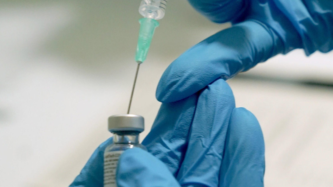 Pfizer probará una tercera dosis para proteger contra variantes del Covid