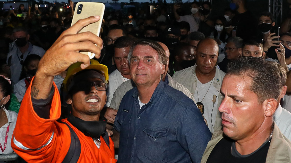 Bolsonaro critica medidas de distanciamiento pese a agravamiento de pandemia