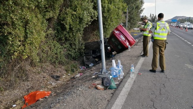 Colisión entre dos vehículos deja una mujer fallecida en Ruta 5 Sur en Pelequén