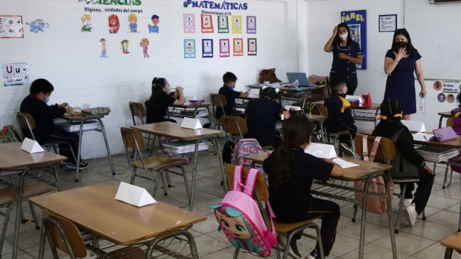Mineduc: El 30% de los colegios que cumplían las condiciones sanitarias inició clases presenciales