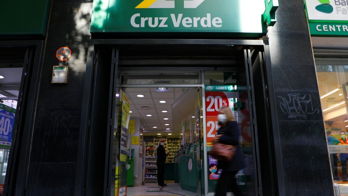 Cruz Verde acudió a Tribunal de la Libre Competencia por posible trato diferenciado de laboratorios