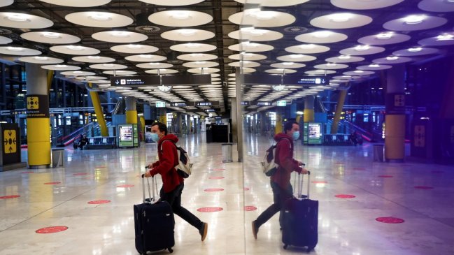 OMS subrayó que no debe exigirse vacuna anticovid a viajeros internacionales