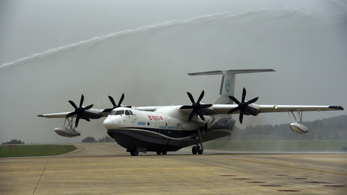 Avión anfibio de China comienza pruebas de capacidad de extinción de incendios