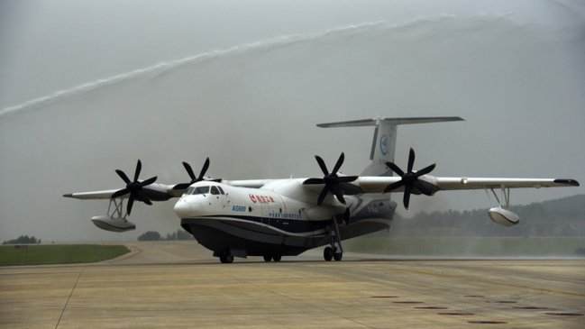 Avión anfibio de China comienza pruebas de capacidad de extinción de incendios
