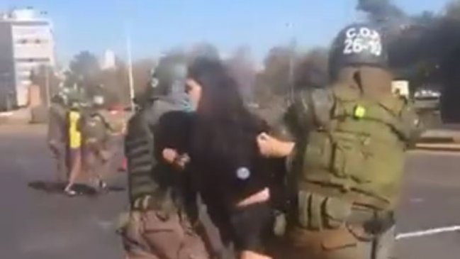 Manifestación por el 8M: Emilia Schneider fue arrestada en Baquedano
