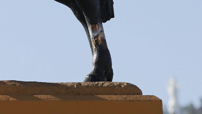 Acusado de intentar cortar las patas del caballo de Baquedano no podrá participar en manifestaciones