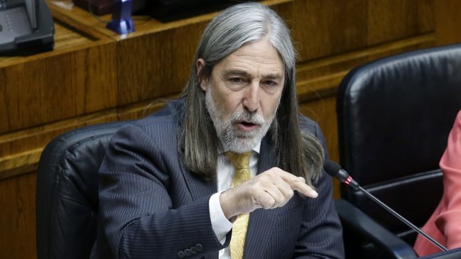 Cambios a la reforma previsional: Letelier advierte 