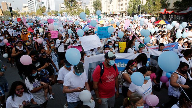 Marcha convocada por padres de Tamara e Itan avanzó hacia La Moneda