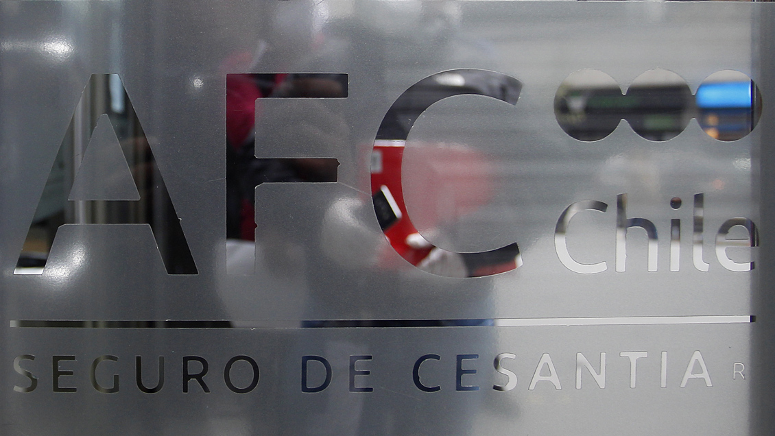 De idea de Lavín a proyecto de ley: Diputados UDI y RN impulsarán retiro de fondos de cesantía