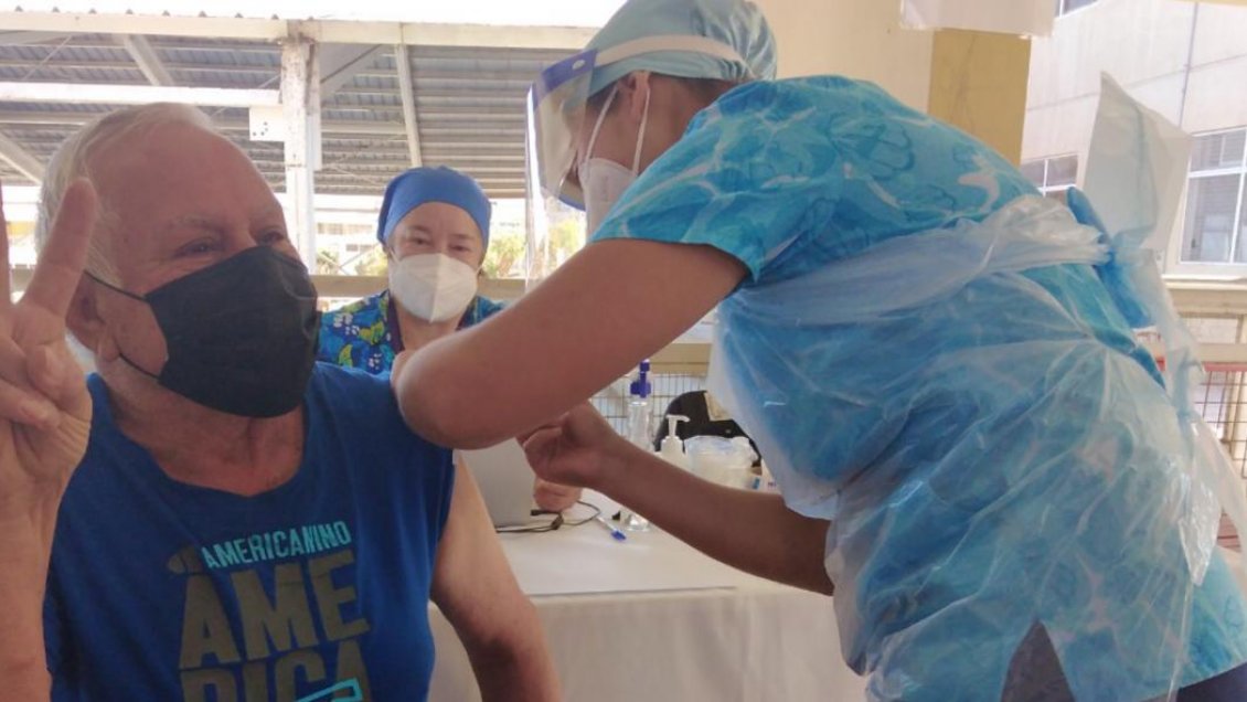 Vacunación de adultos mayores en la Región de Antofagasta superó el 80 por ciento