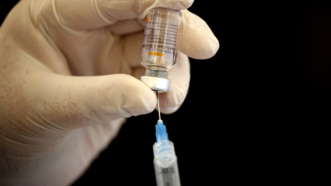 Universidades de Chile, Católica y de Antofagasta impulsarán manufactura de vacunas en el país