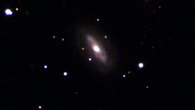 Astrónomos detectaron misterioso agujero negro supermasivo en movimiento