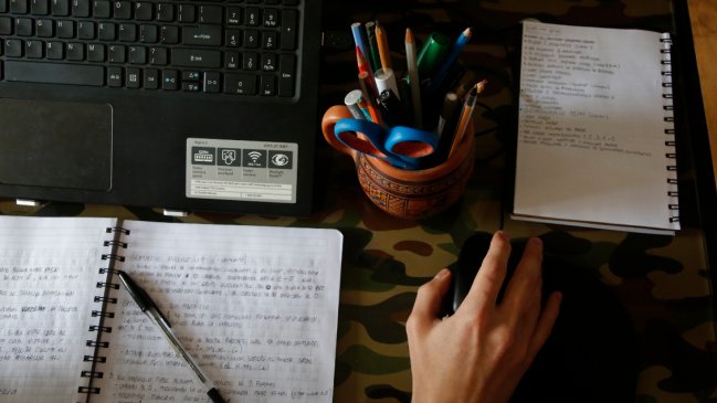 Encuesta: Un 28% de los escolares se conectó a solo tres clases online a la semana