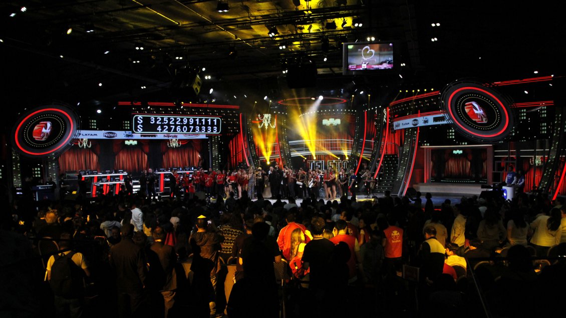 Bomberos se movilizó hasta el Teatro Teletón por una alerta de emanación de humo