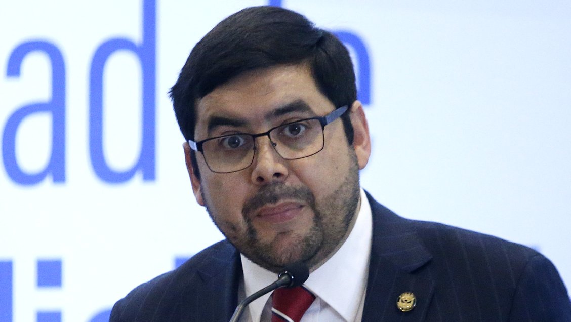 Ad portas del fin de su mandato, fiscal regional de La Araucanía es trasladado a Santiago