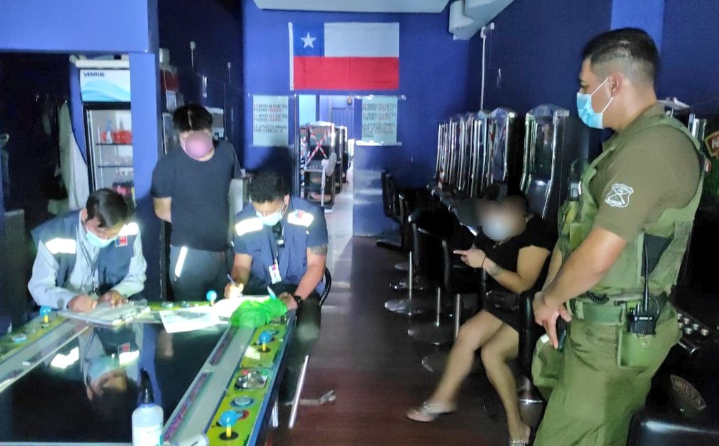 Clausuran dos casinos de juegos clandestinos en el centro de Iquique
