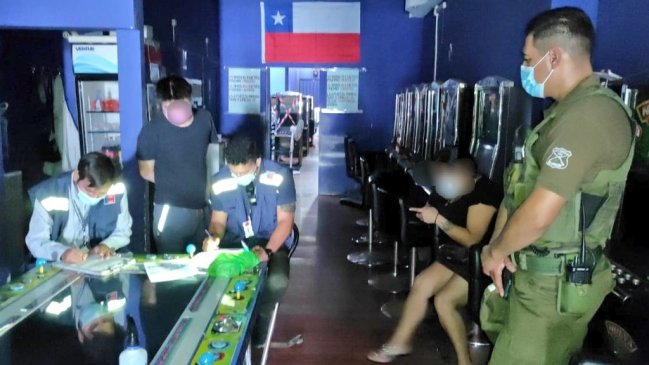 Clausuran dos casinos de juegos clandestinos en el centro de Iquique