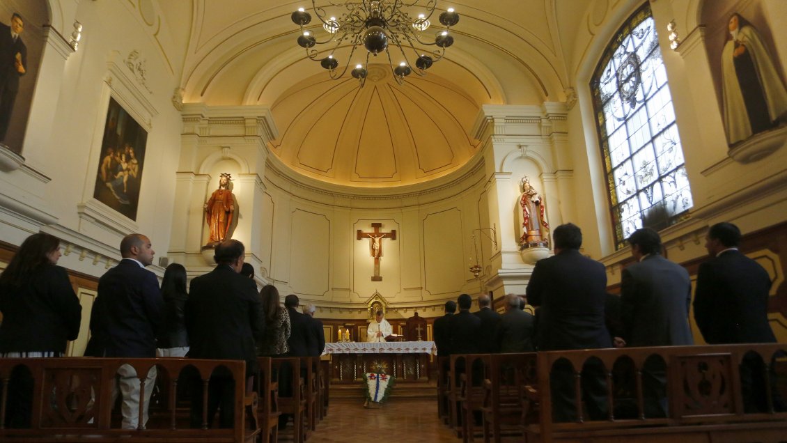 Infectóloga: Es inentendible limitar reuniones familiares y autorizar cultos religiosos