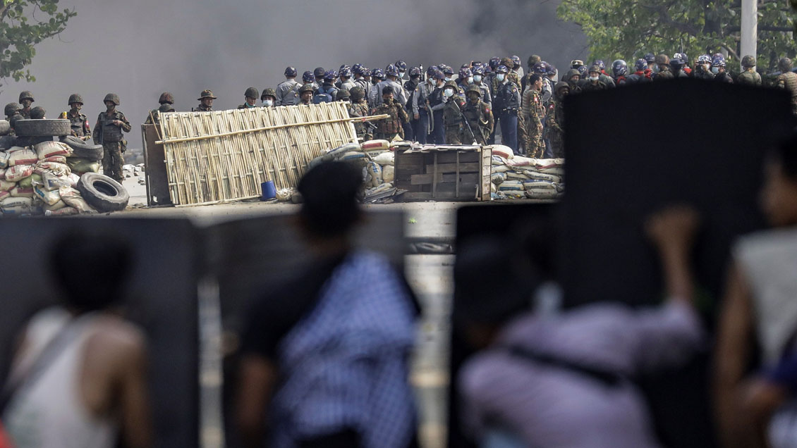 La fuerzas de seguridad birmanas mataron a casi 100 manifestantes en dos días