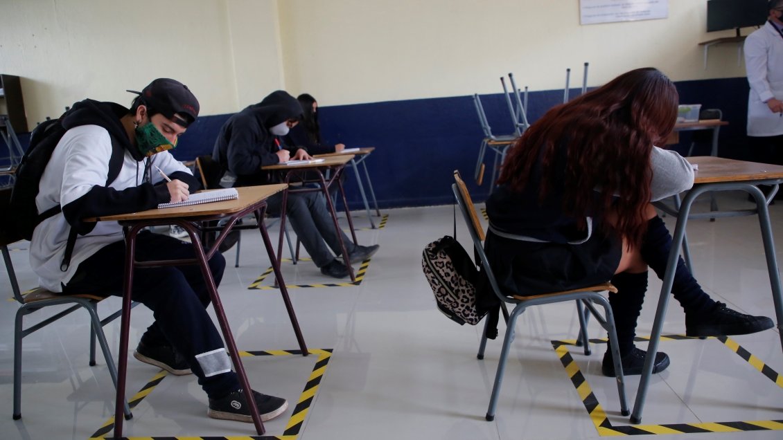 Colegio de Profesores insiste en suspender clases presenciales: Desde la primera semana tuvimos contagios