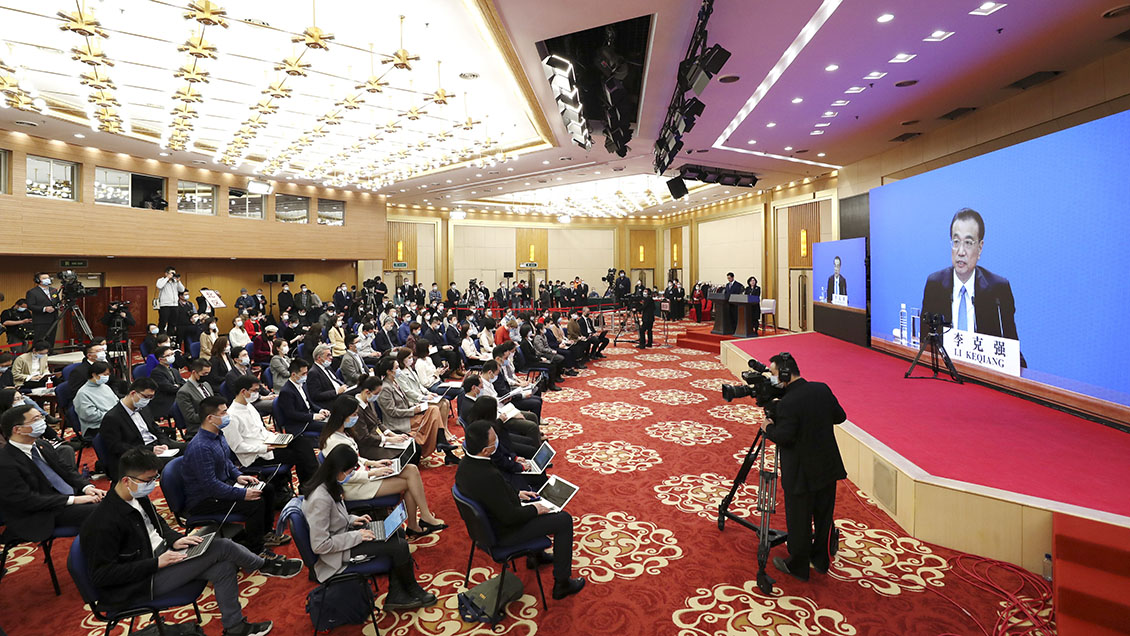 ¿Cómo puede el gobierno chino lograr una alta satisfacción del pueblo?