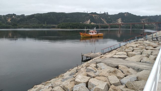 Pescadores cuarentenados en lancha están 