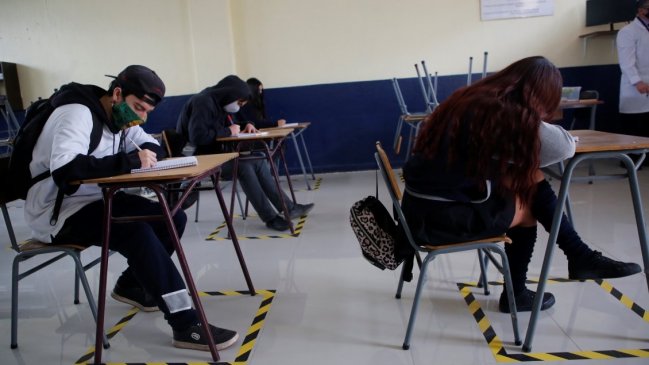 Colegio de Profesores insiste en suspender clases presenciales: Desde la primera semana tuvimos contagios