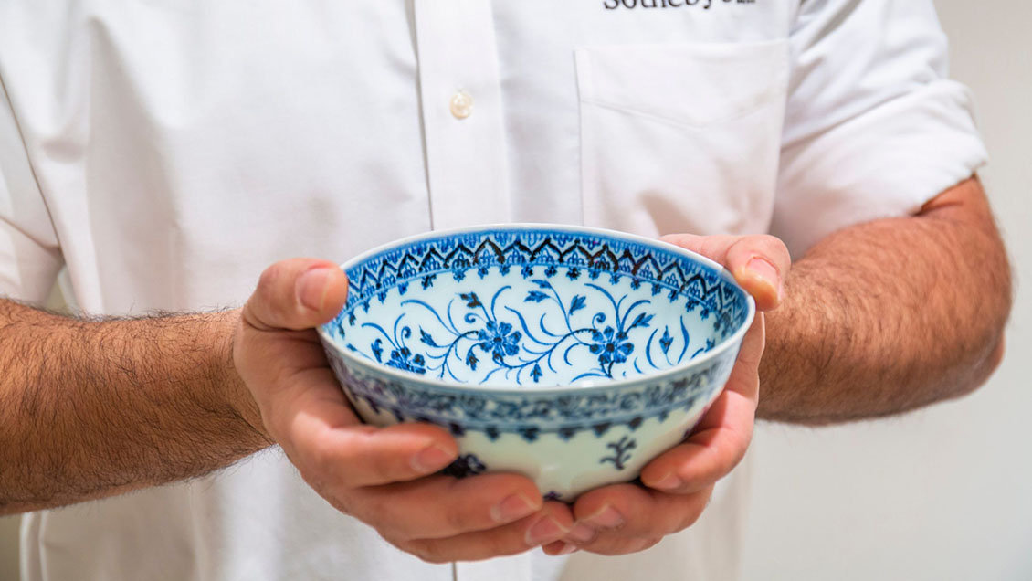 Un cuenco chino comprado por una ganga fue subastado en 520 millones de pesos
