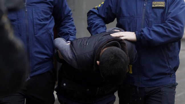 En allanamientos simultáneos, caen siete miembros de banda que robaba locales comerciales de Chillán