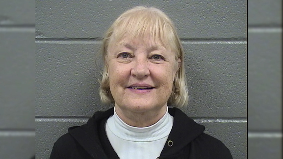 Detienen a mujer que viajó 30 veces gratis en avión alrededor del mundo