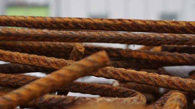 Corte confirmó prisión preventiva para mujer acusada de matar a un hombre a fierrazos en Chillán