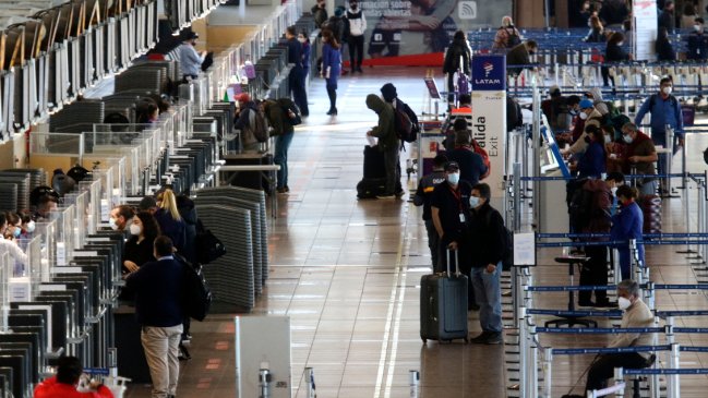 Minsal estableció nuevas restricciones para viajeros que provengan del extranjero