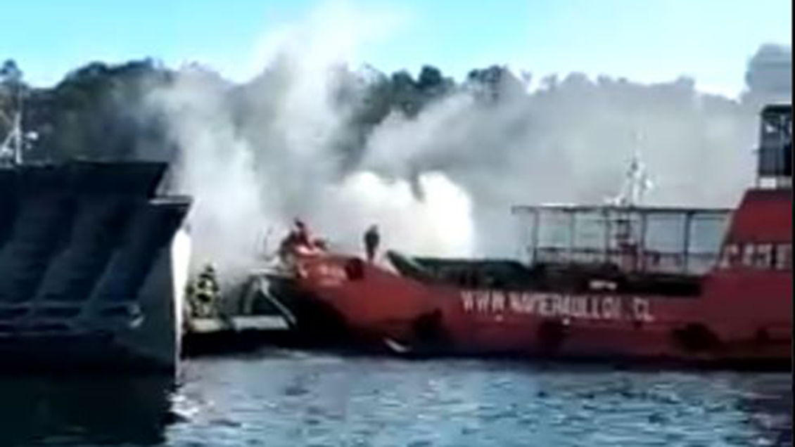 Lancha se incendió mientras navegaba por canal de Dalcahue