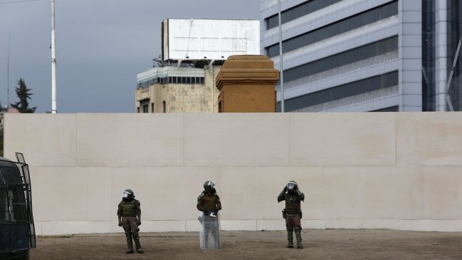 Plaza Baquedano: Futuro de su estatua y nombre dividen mitad y mitad a los chilenos
