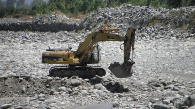 Diputada Santibáñez ofició a la DGA por extracción ilegal de aguas y áridos en el Maipo