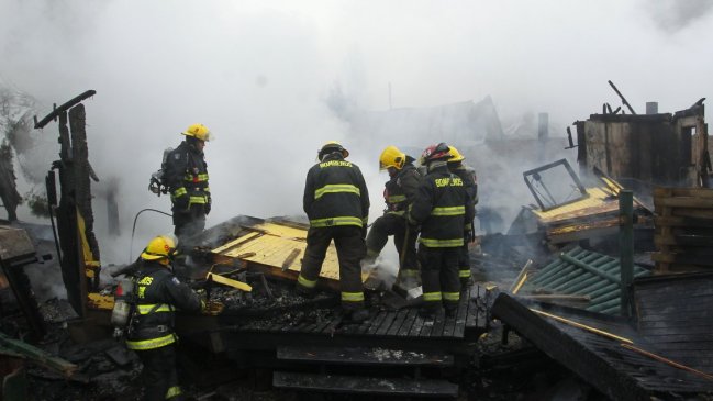 Incendio en Pinto: Aún no descartan intervención de terceros en muerte de adultos mayores