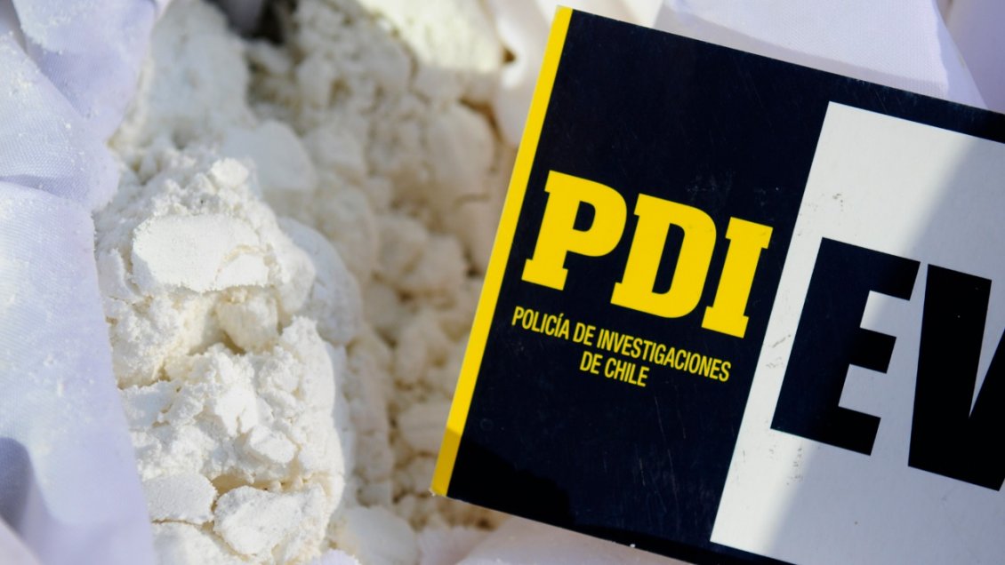 Sujeto fue detenido sin mascarilla, sin permiso y con drogas durante cuarentena en Curicó